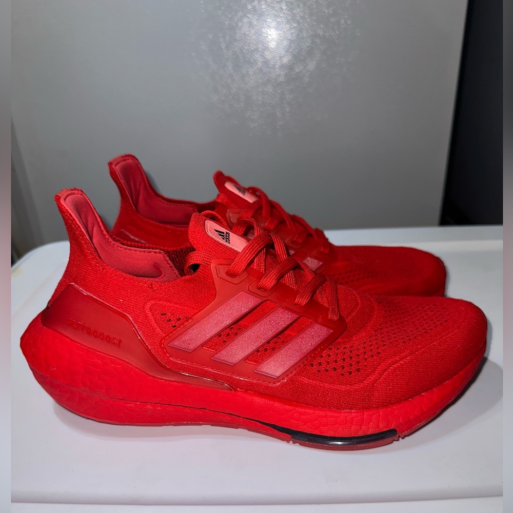 ADIDAS ULTRABOOST RUNNING SHOES ALL RED SNEAKERS TRAINERS MENS 7 / WOMENS 9